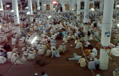 Masjid Utama Raiwind Markaz Tampak Dalam
